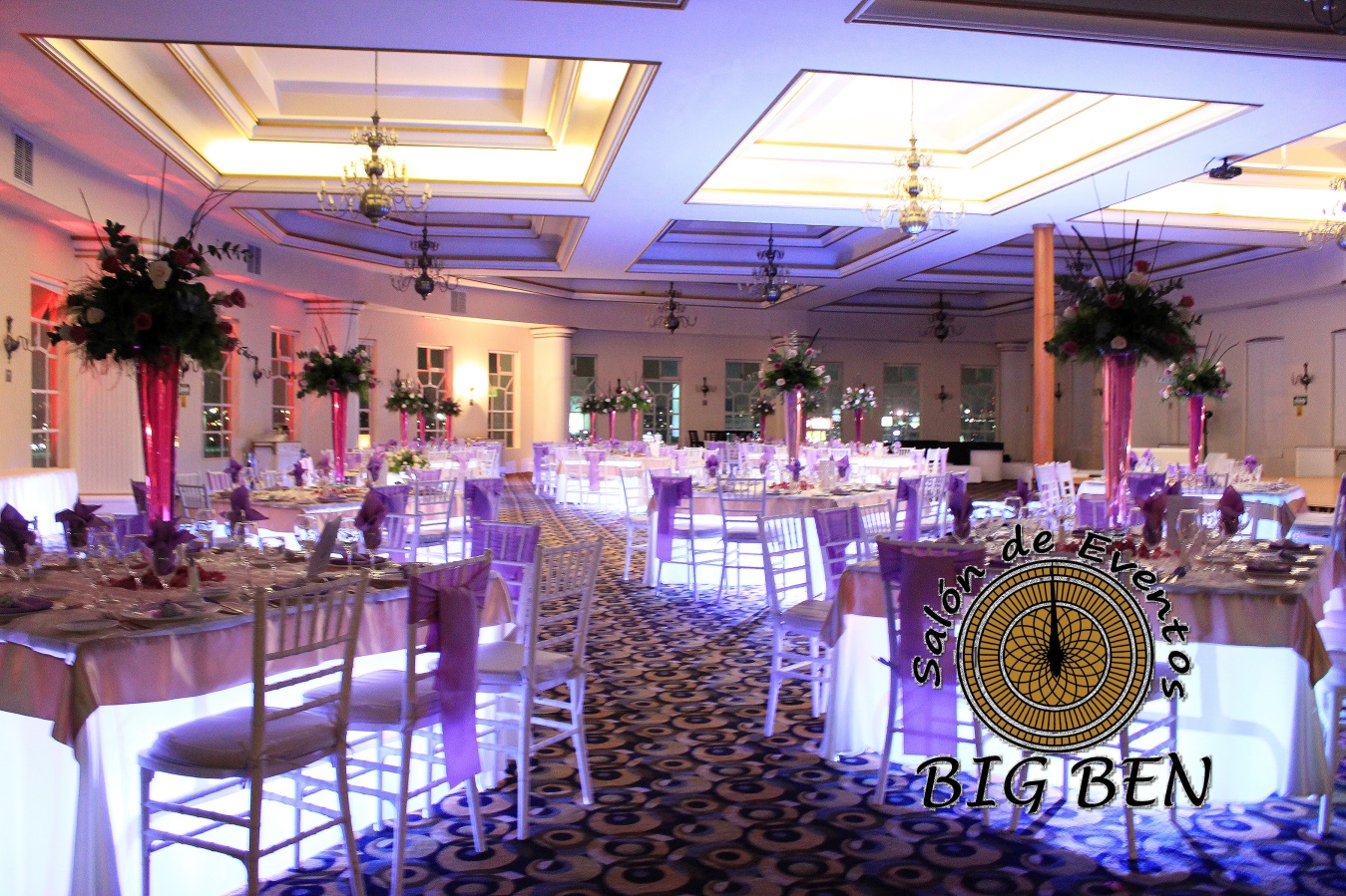 FOTO DE MONTAJE DE MESAS ILUMINADAS NV